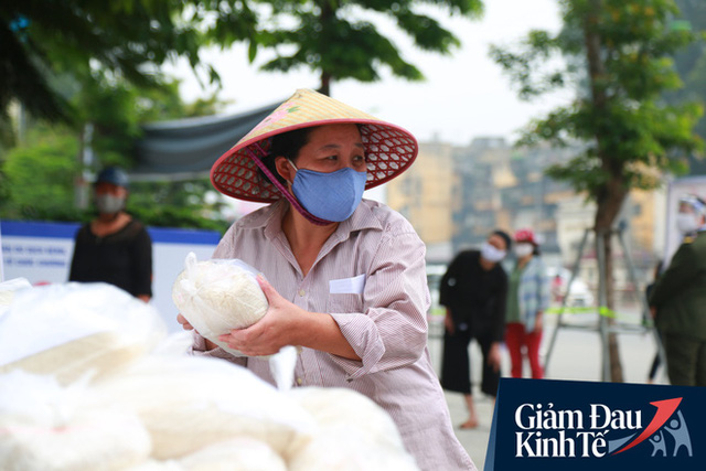 Ảnh: Xuất hiện cây gạo nhận diện bằng khuôn mặt ở Hà Nội, ai đến lấy 2 lần trong ngày bị từ chối ngay - Ảnh 18.