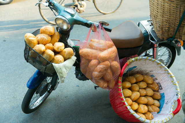 Bánh mì Việt Nam, hành trình từ ổ bánh “thượng lưu” cho đến món ăn đường phố làm kinh ngạc cả thế giới - Ảnh 27.