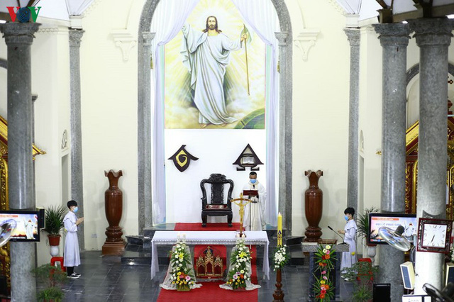 Ảnh: Nhà thờ ở Hà Nội vắng lặng dịp Lễ Phục sinh, tổ chức trực tuyến tránh Covid-19 - Ảnh 10.