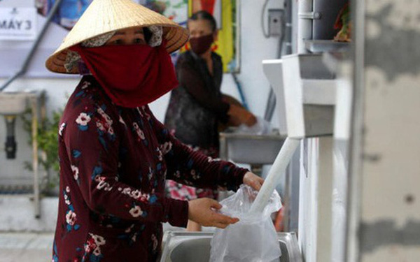 Covid-19: Máy ATM gạo ở Việt Nam lên báo nước ngoài
